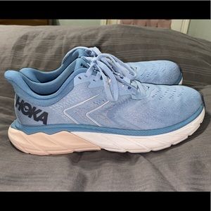 Women’s Arahi 5 Hoka shoes